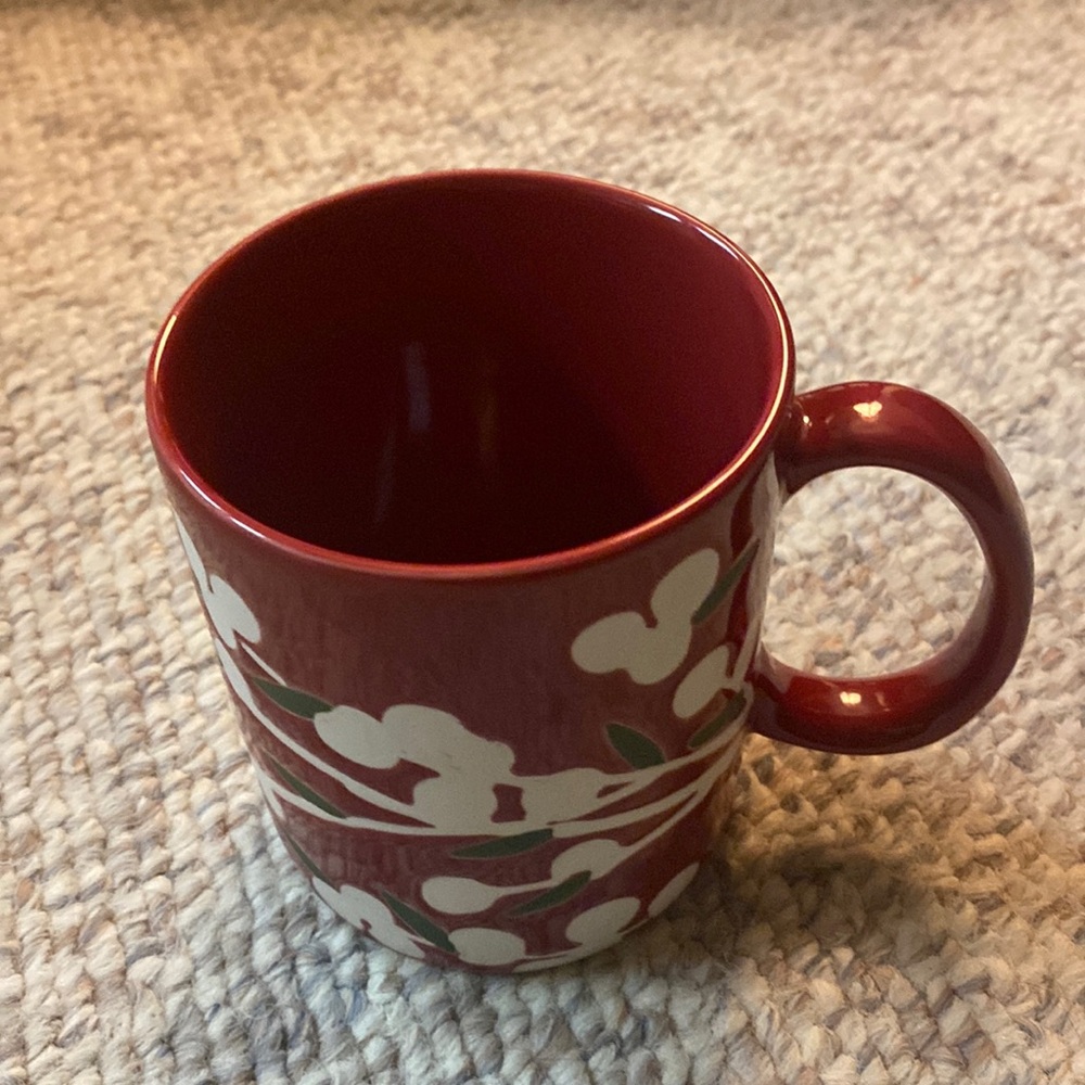 Tag Textured Holly Mug